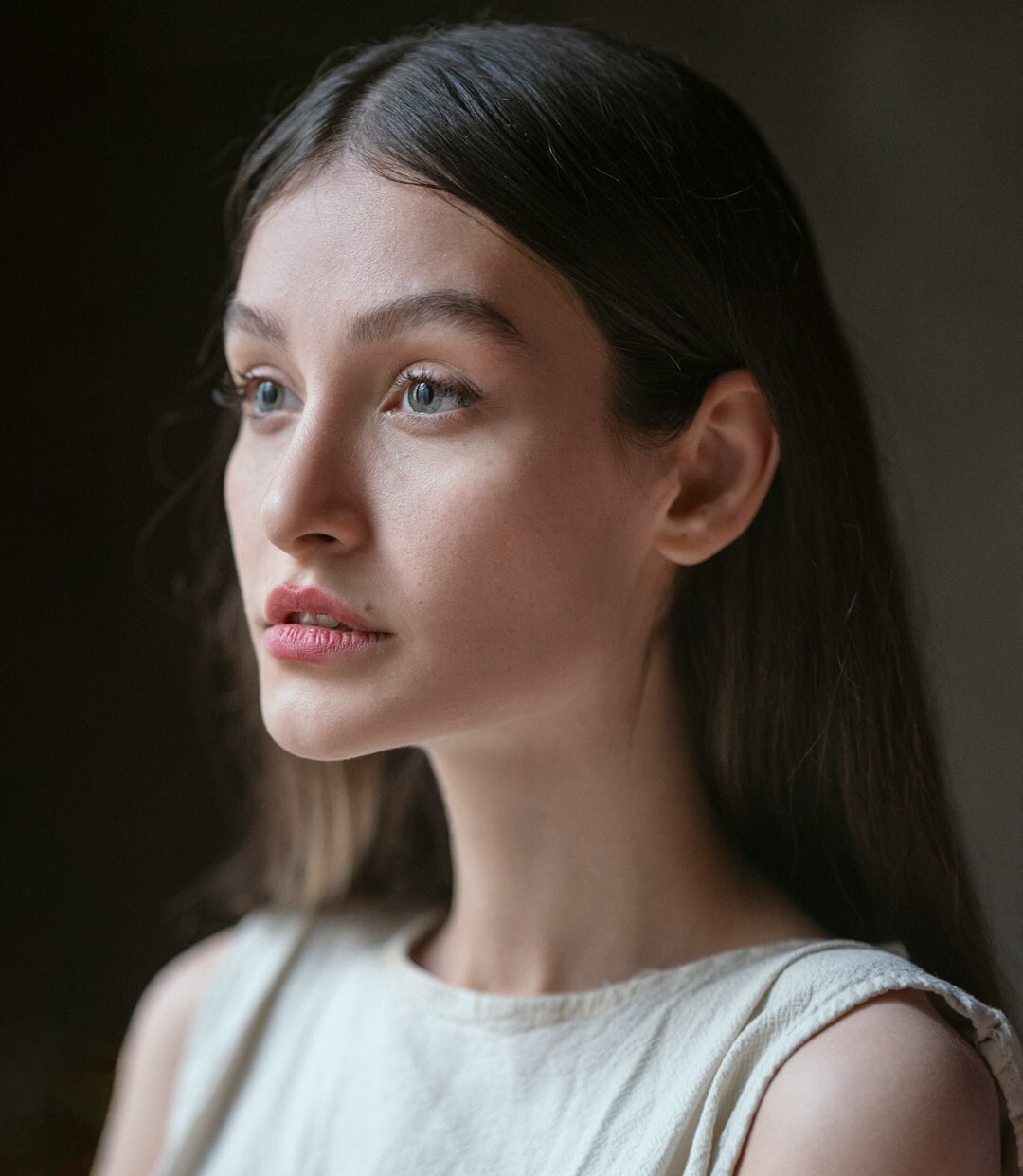 Portrait of a young Uruguayan actress with wavy brown hair